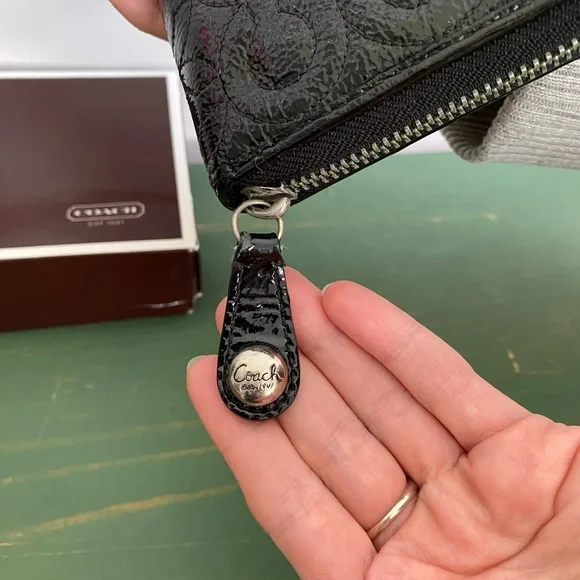 Coach Black Embossed Wallet retails $120 like new - Picture 5 of 9